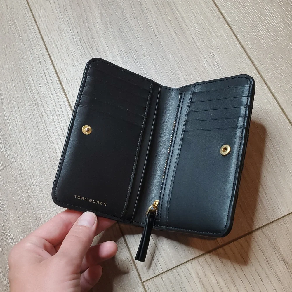 Tory Burch Quilted Willa Medium Wallet - Picture 3 of 10